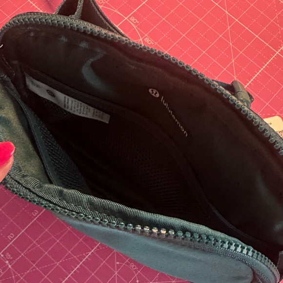 lululemon athletica Hunter Green Belt Bag - Picture 4 of 6